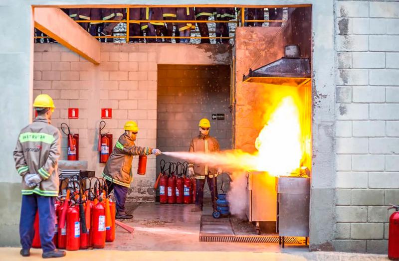 Treinamento de primeiros socorros e combate a incêndio